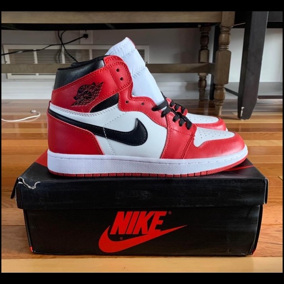 Jordan 1 Chicago size 12 - Picture 3 of 4